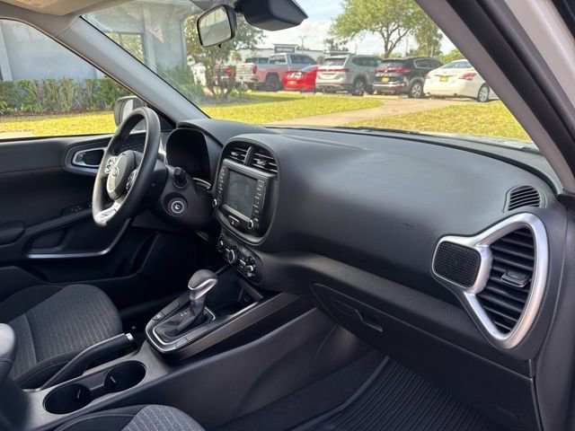 Used 2021 Kia Soul S FWD image 10