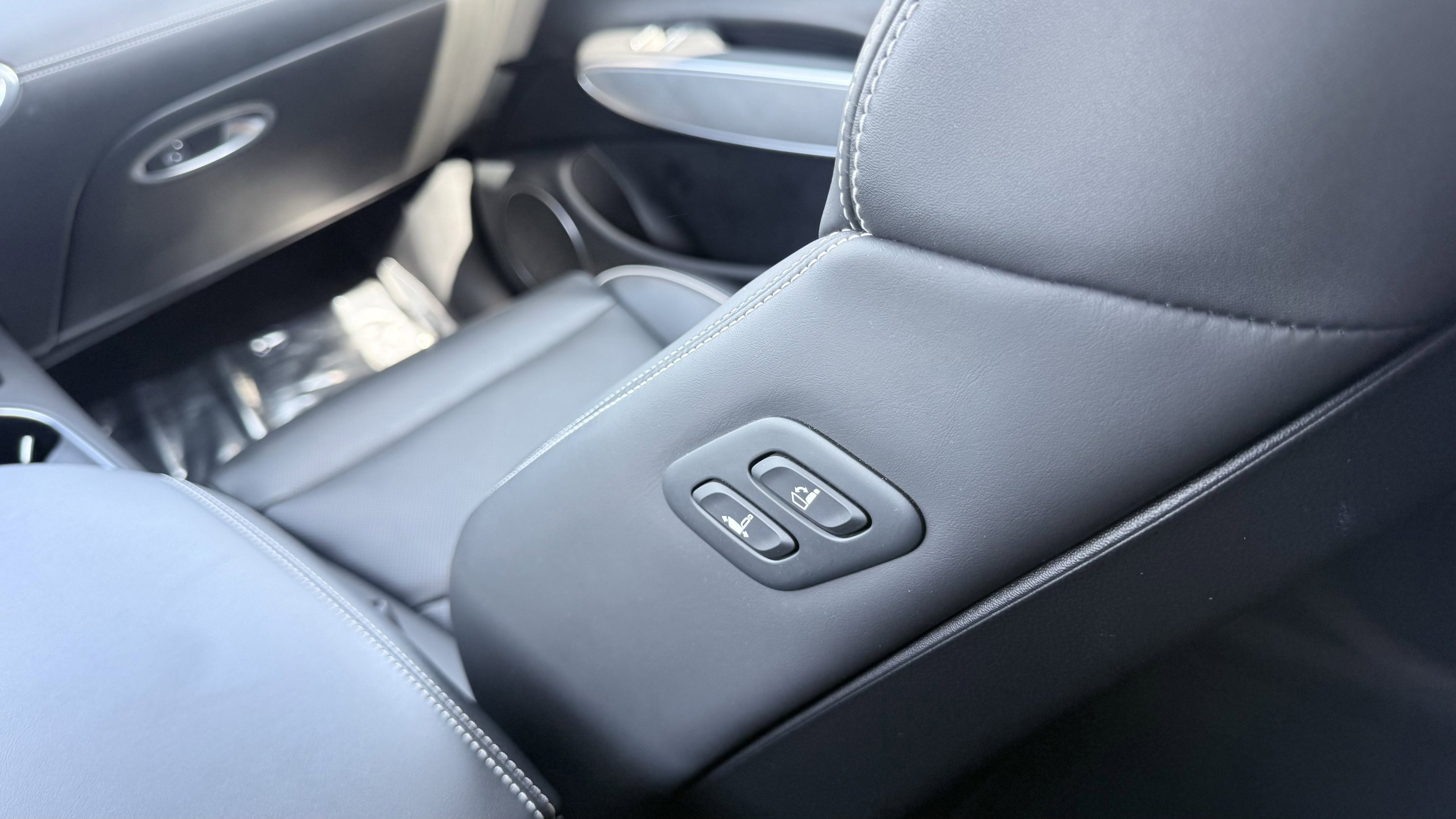 Used 2023 Genesis Electrified GV70 w/ Prestige Package AWD/4WD image 63