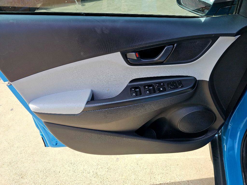 Used 2023 Hyundai Kona SEL image 12