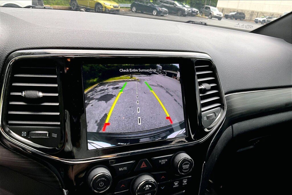 Used 2021 Jeep Grand Cherokee Laredo X AWD/4WD image 9