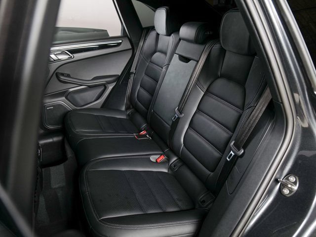 Certified 2026 Porsche Macan AWD/4WD image 13