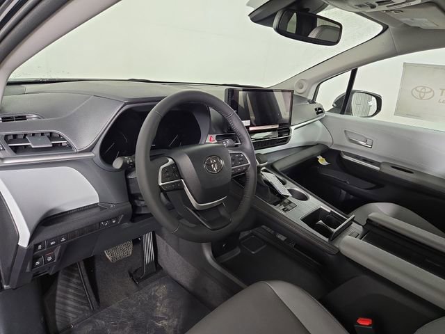 New 2025 Toyota Sienna XLE image 13