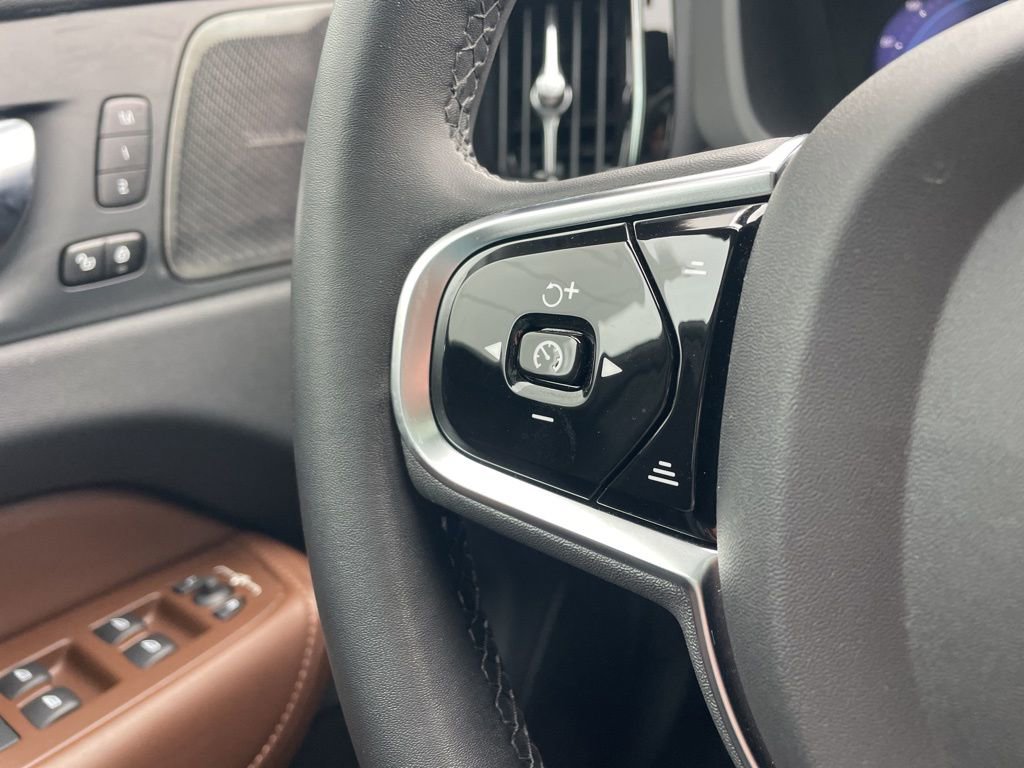 Certified 2023 Volvo XC60 B5 Plus w/ Climate Package image 38