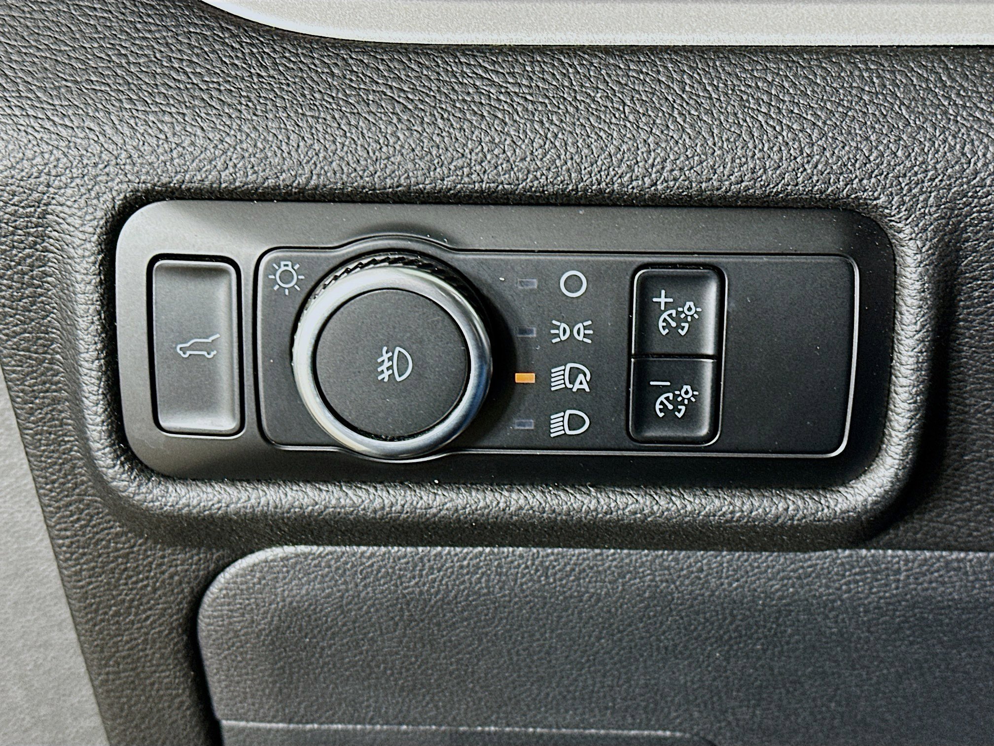 Used 2024 Ford Explorer XLT w/ Equipment Group 202A image 17