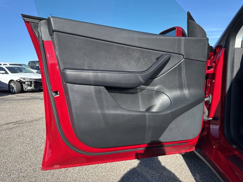 Used 2022 Tesla Model Y Long Range image 28