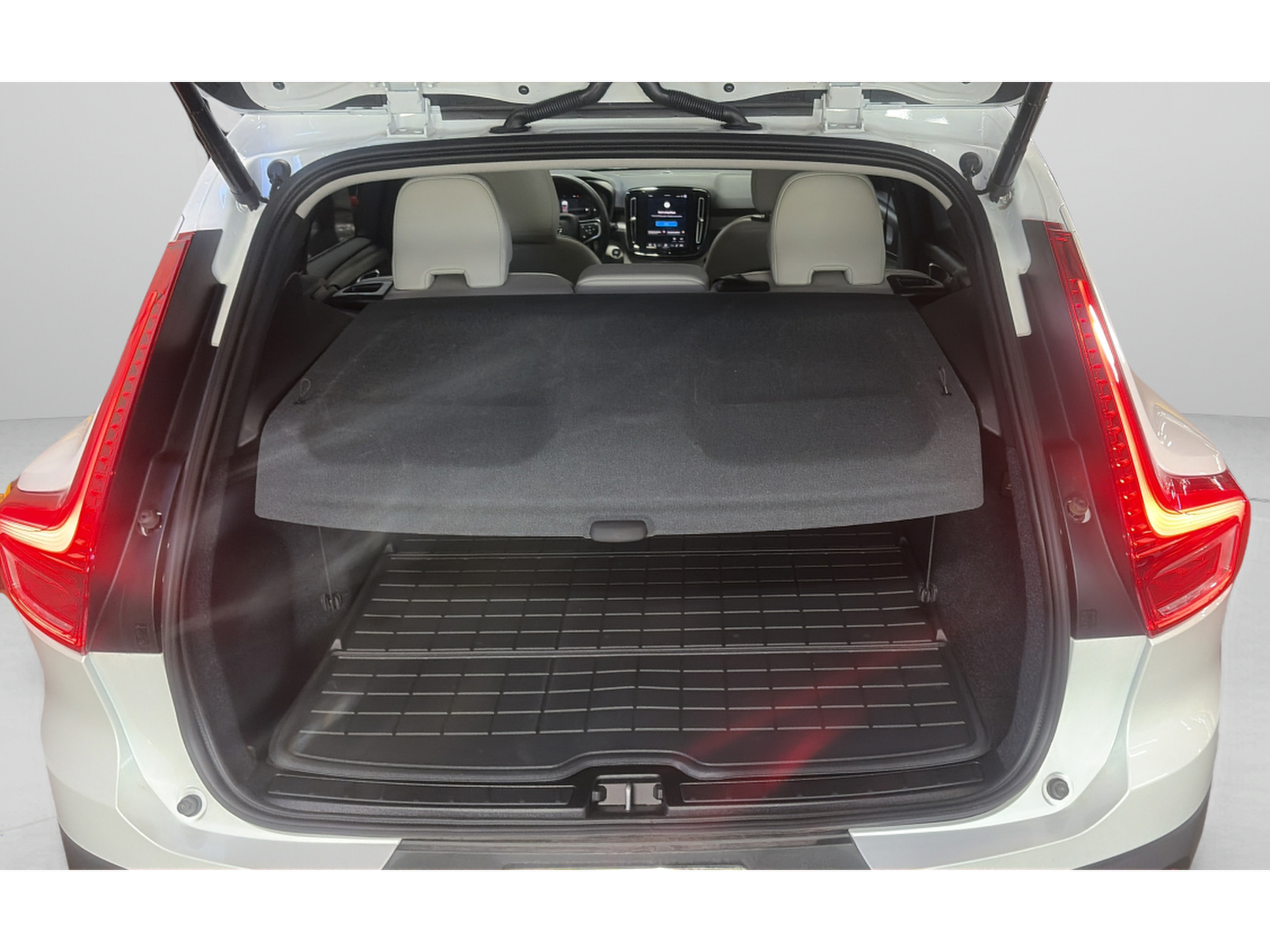 Used 2026 Volvo XC40 B5 Plus w/ Protection Package Premier AWD/4WD image 33
