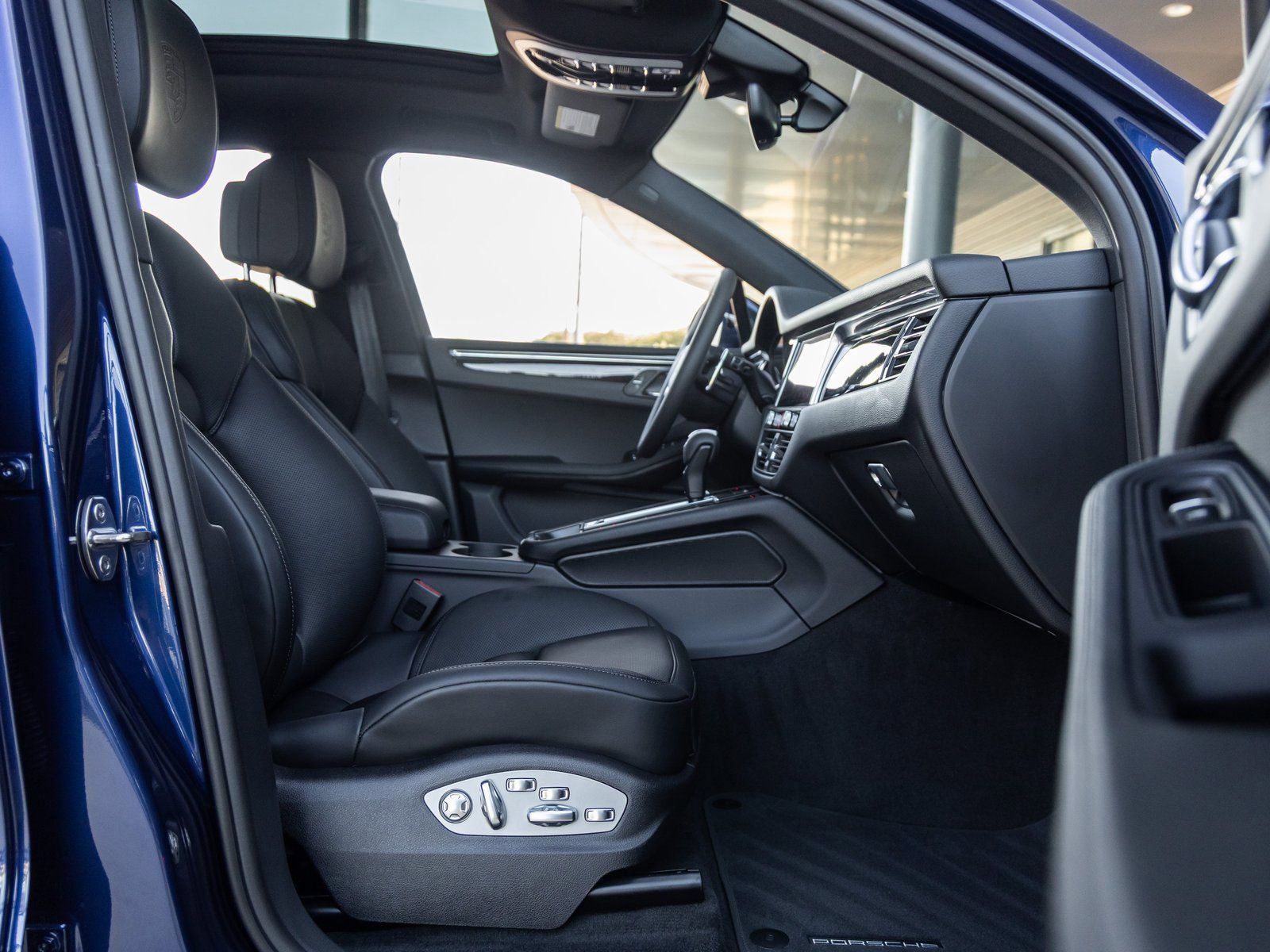 Certified 2026 Porsche Macan image 42
