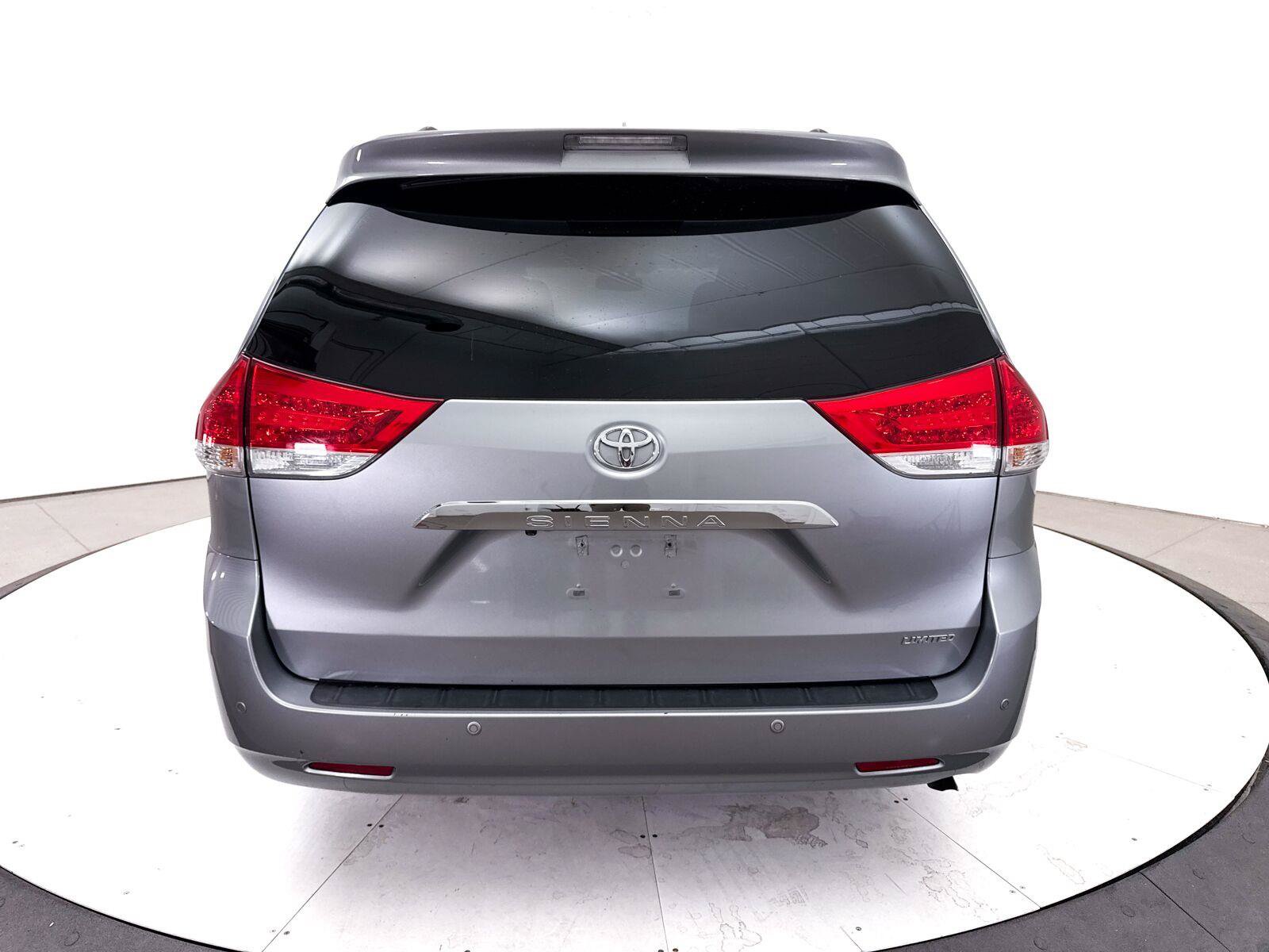 Used 2012 Toyota Sienna Limited w/ Premium Pkg FWD image 11