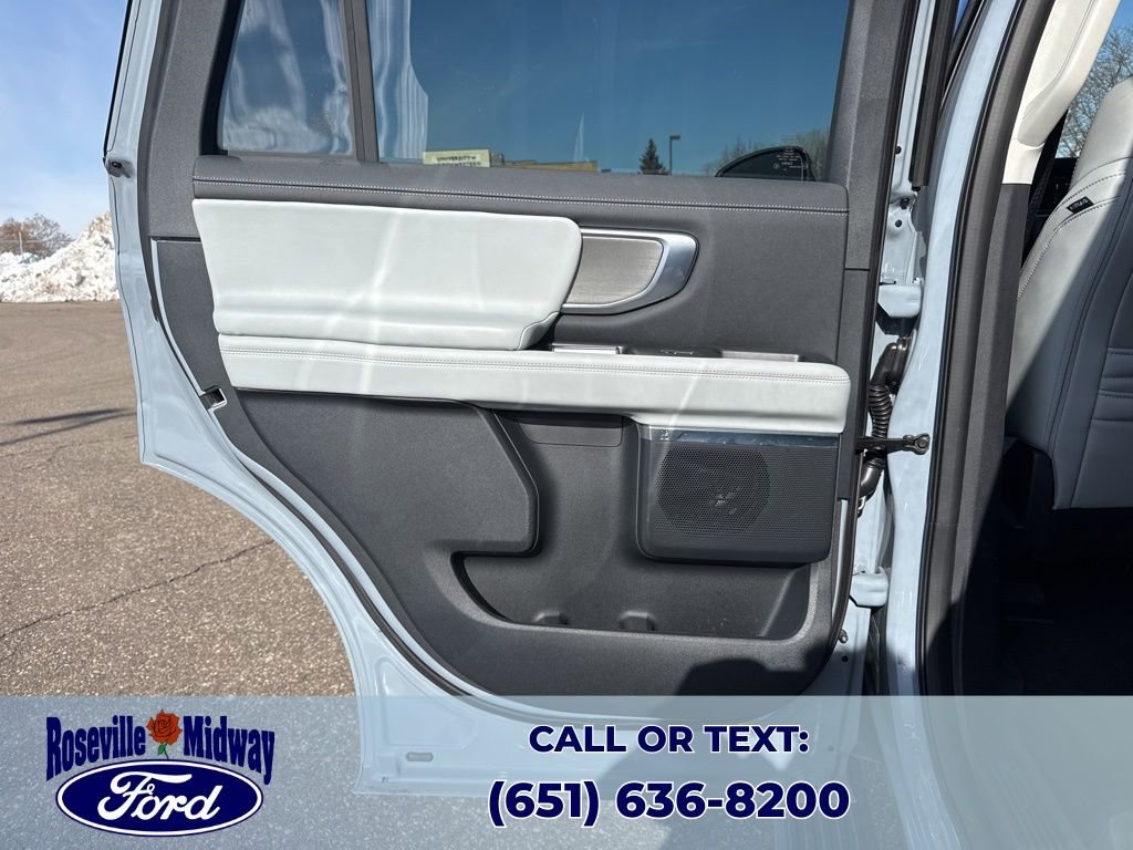 Used 2025 Ford Expedition Platinum image 41