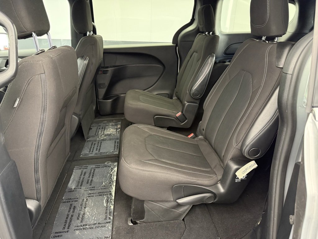 Used 2023 Chrysler Pacifica Touring image 45