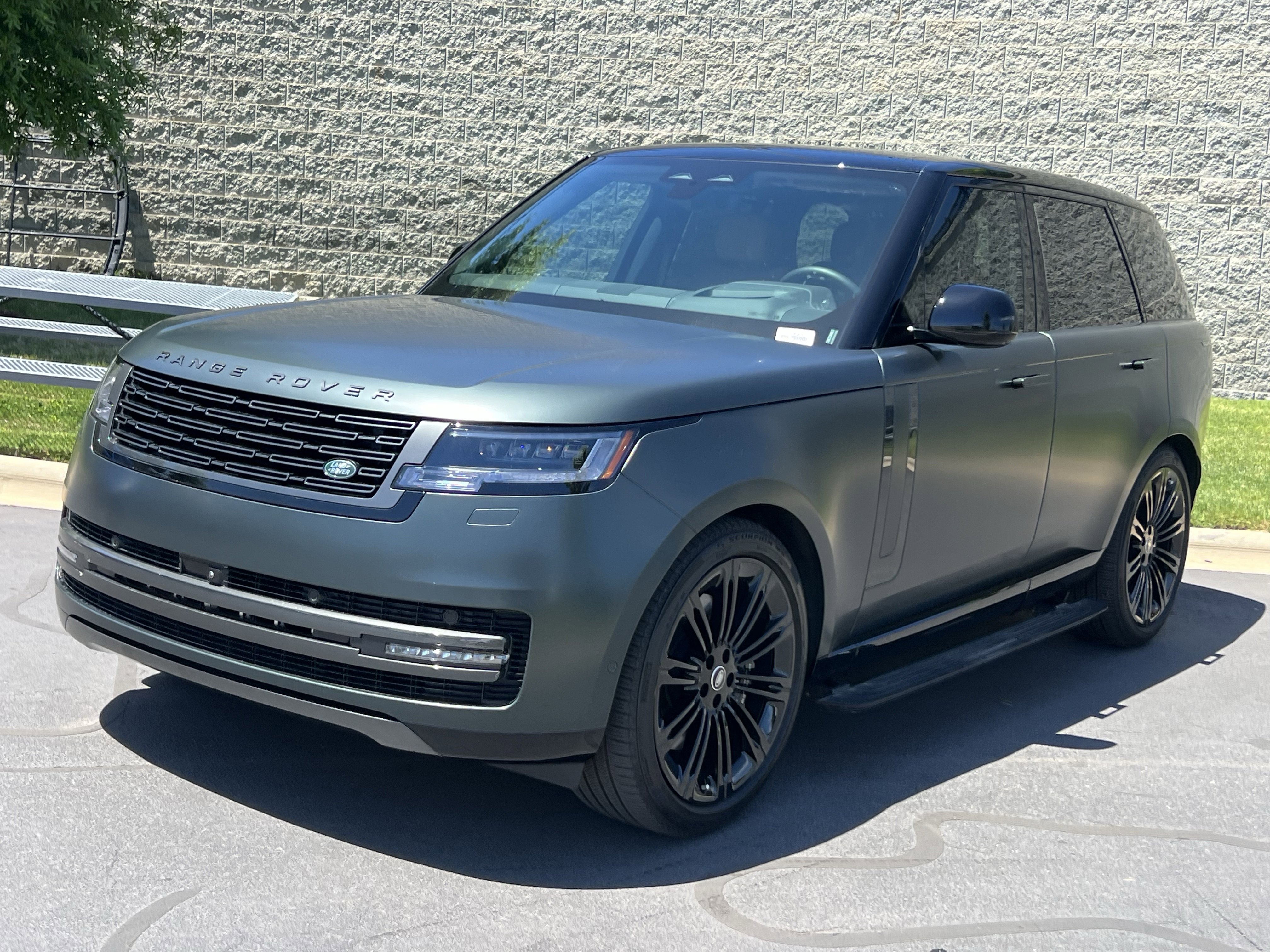 Certified 2025 Land Rover Range Rover SE AWD/4WD image 1