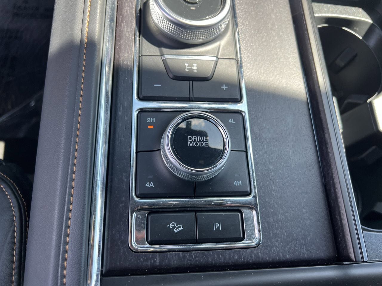 Used 2024 Ford Expedition Max Platinum AWD/4WD image 10