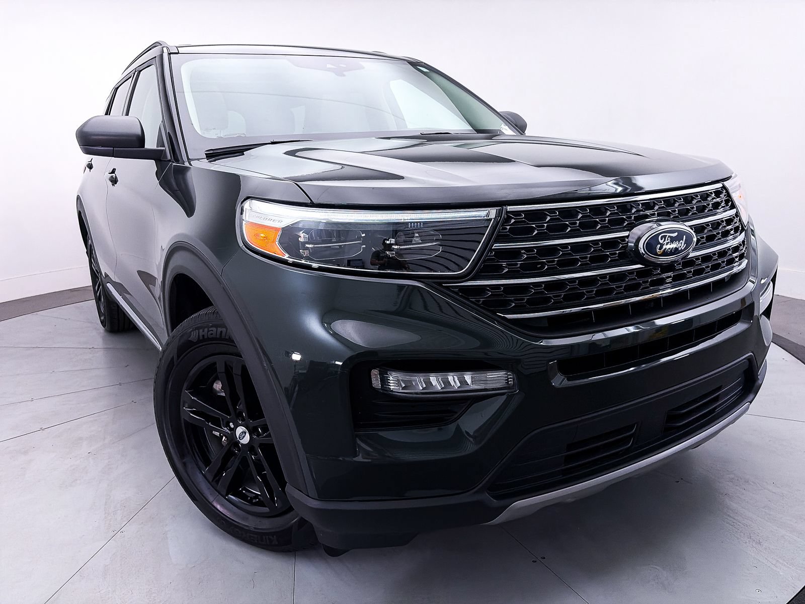 Used 2023 Ford Explorer XLT w/ Equipment Group 202A AWD/4WD image 3