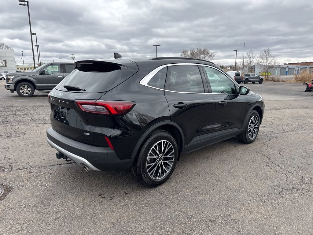 Used 2025 Ford Escape SE w/ Class II Trailer Tow Package FWD image 20