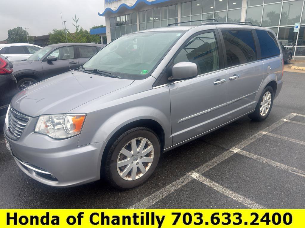 Used 2015 Chrysler Town & Country Touring FWD image 1