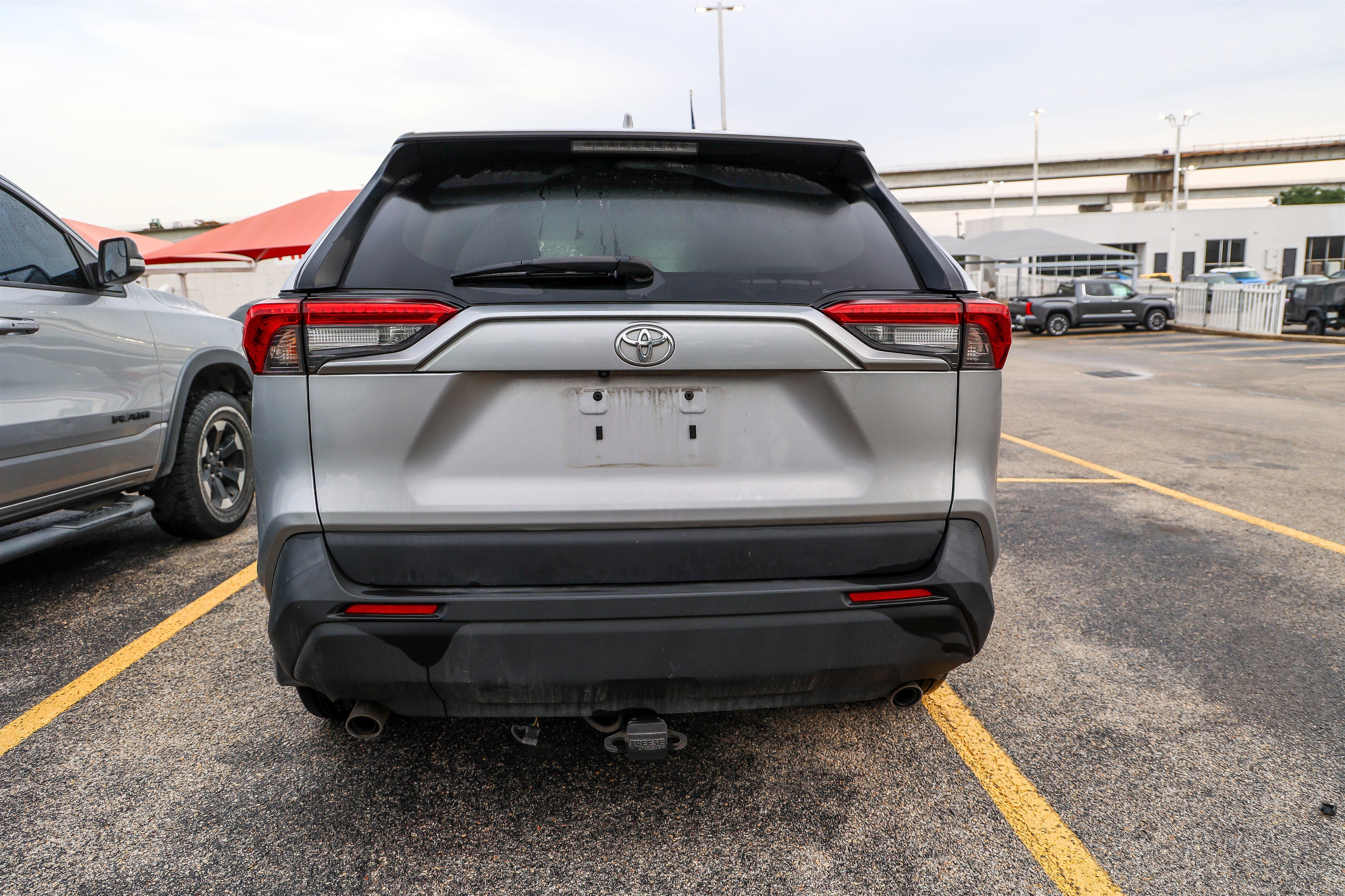 Used 2024 Toyota RAV4 LE AWD/4WD image 8