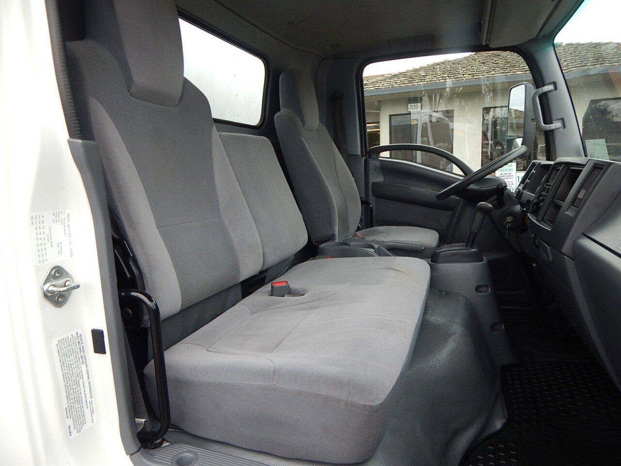 Used 2018 Isuzu NPR image 21