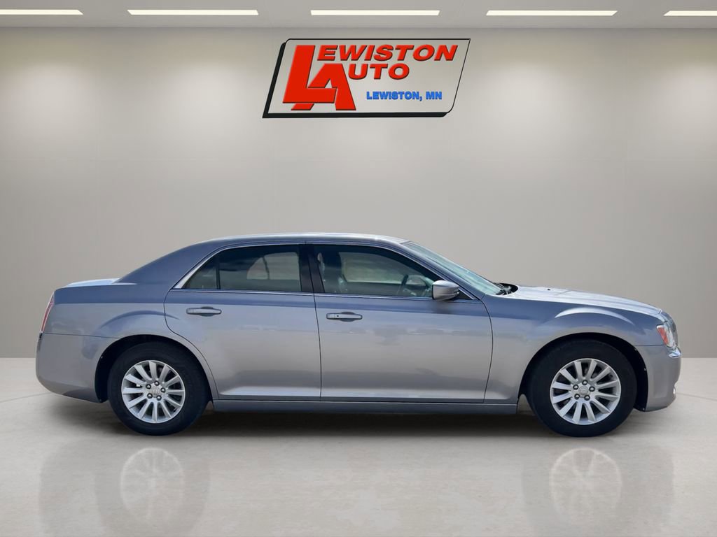 Used 2014 Chrysler 300 image 7