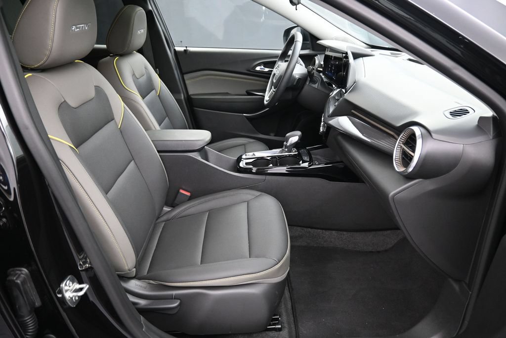Used 2026 Chevrolet Trax ACTIV w/ Sunroof Package FWD image 25