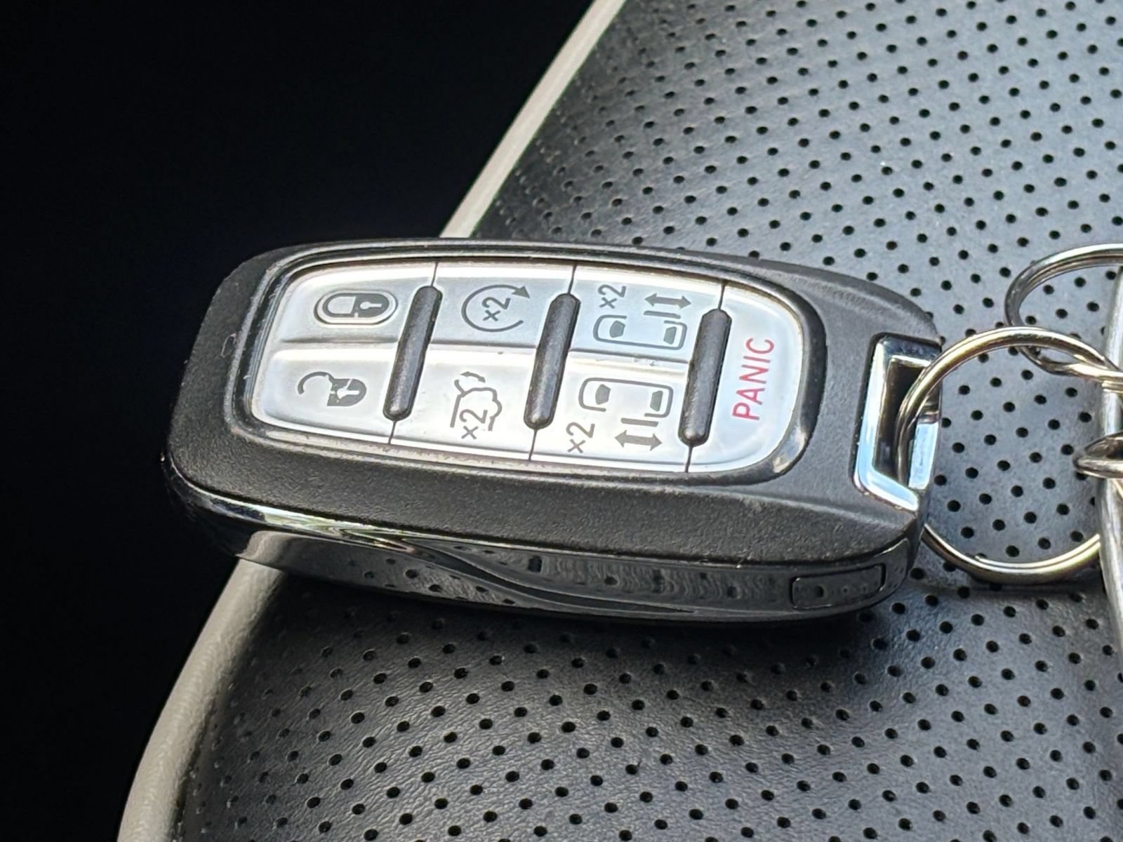 Used 2025 Chrysler Pacifica Limited FWD image 21