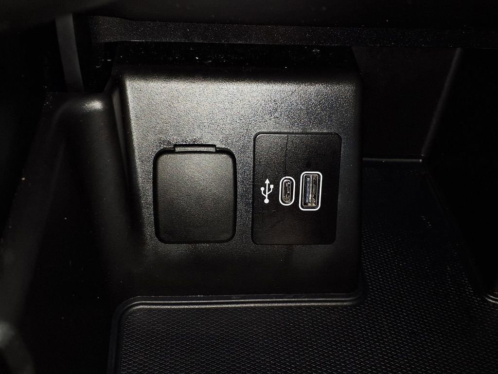 Used 2025 Ford Explorer Active image 25