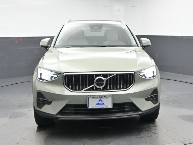 Used 2025 Volvo XC40 B5 Ultra w/ Climate Package AWD/4WD image 2