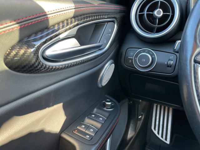 Used 2018 Alfa Romeo Giulia Quadrifoglio w/ Driver Assist Dynamic Package RWD image 25