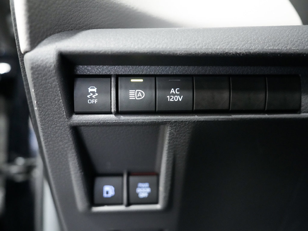 Used 2024 Toyota Sienna XLE w/ XLE Plus Package FWD image 19