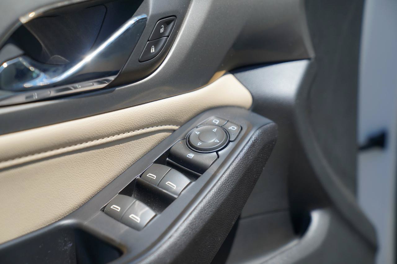 Used 2023 Chevrolet Traverse LS AWD/4WD image 25