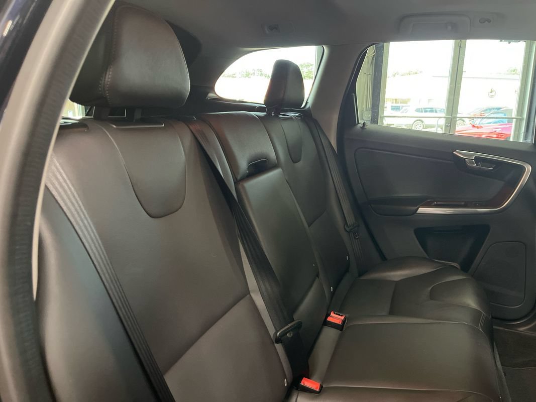 Used 2017 Volvo XC60 T5 Inscription w/ Preferred Option Package FWD image 42