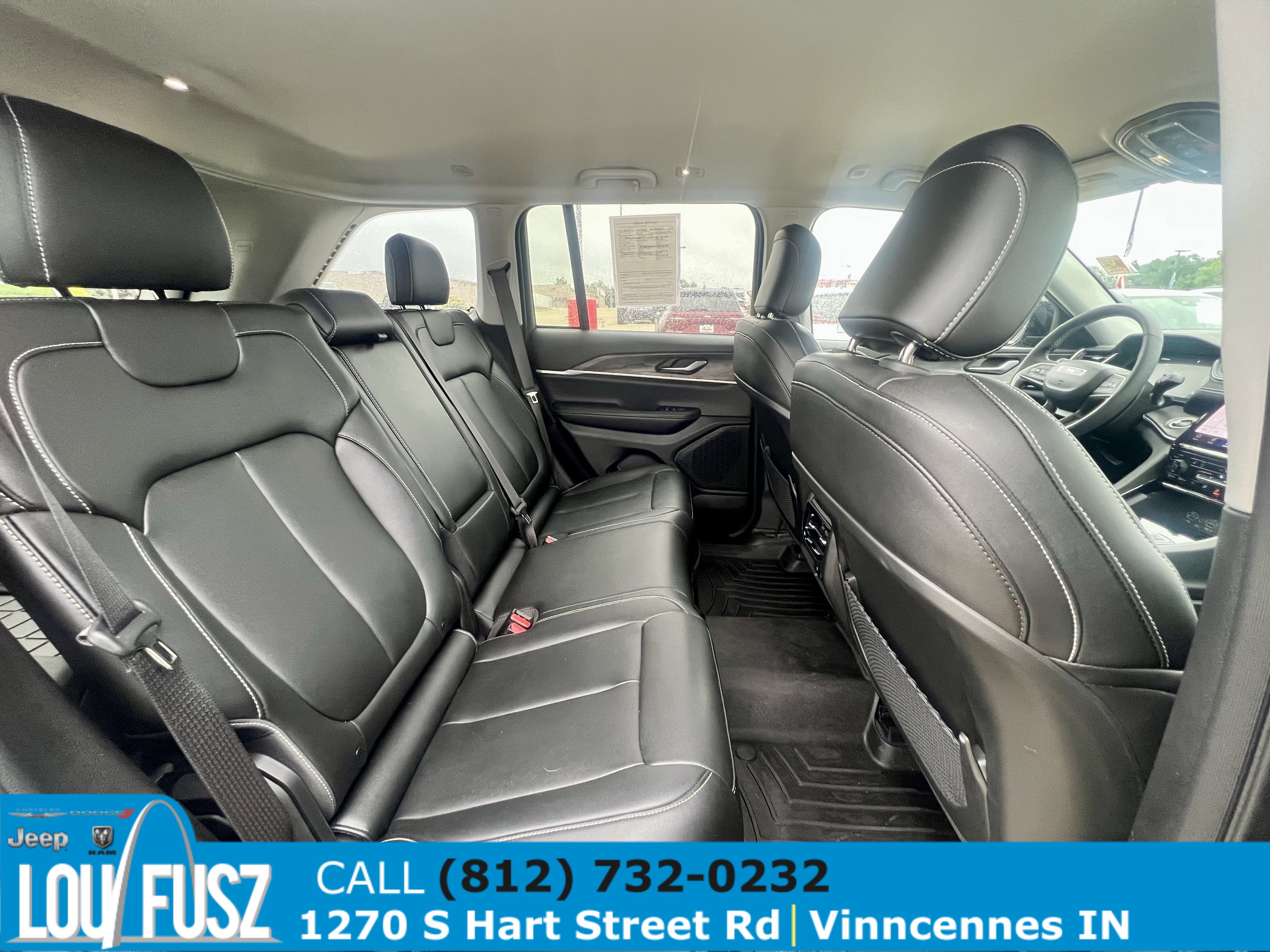 Used 2023 Jeep Grand Cherokee Limited w/ Black Appearance Package AWD/4WD image 17