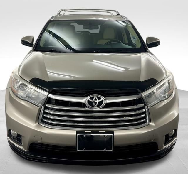 Used 2016 Toyota Highlander XLE AWD/4WD image 3