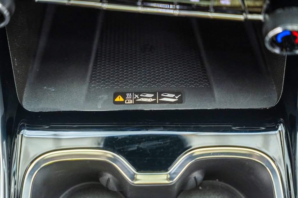 Used 2024 Chevrolet Traverse RS FWD image 28