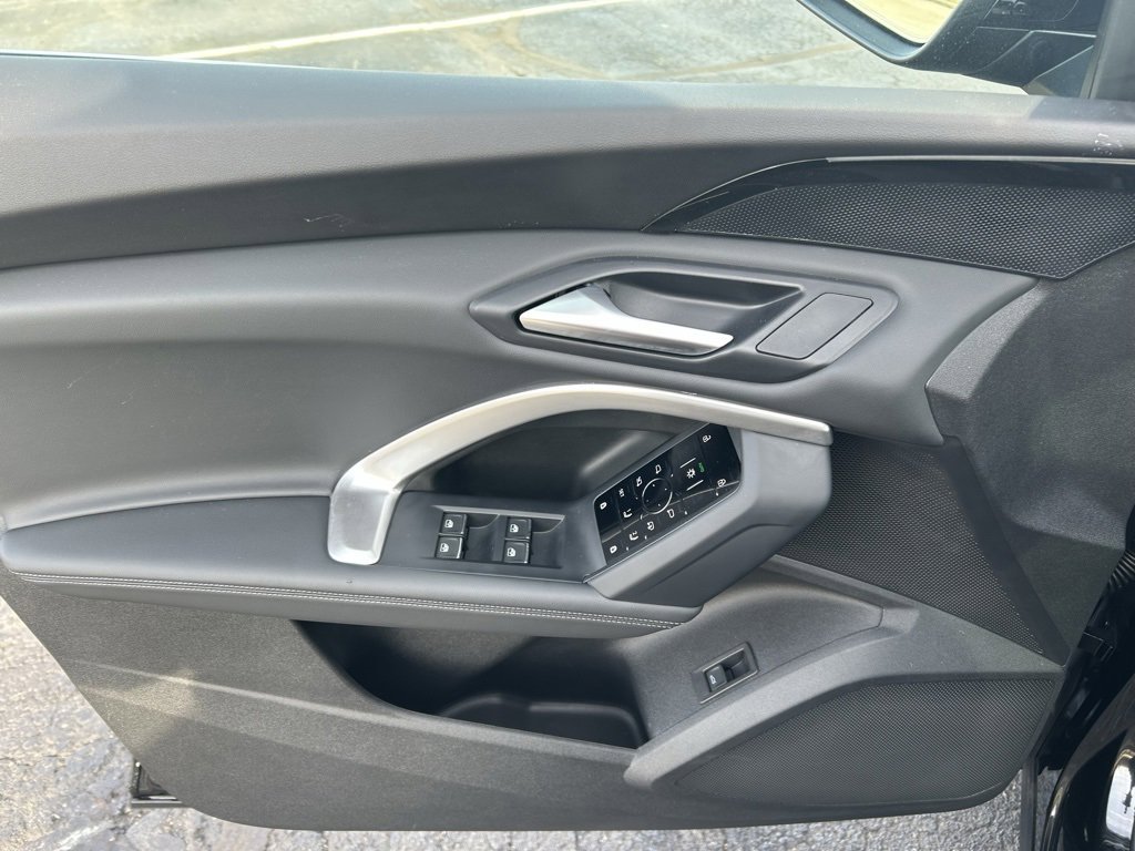 Used 2025 Audi Q5 Premium w/ Convenience Package image 6