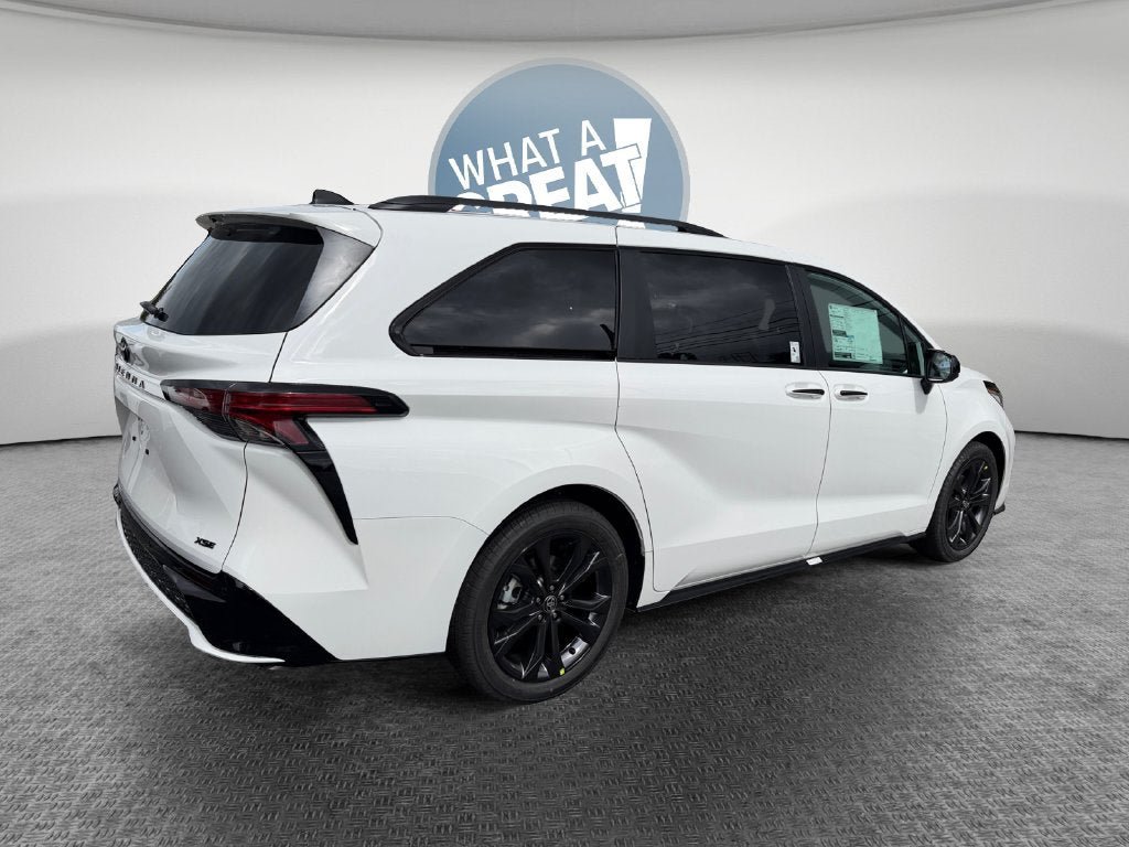New 2026 Toyota Sienna XSE FWD image 3