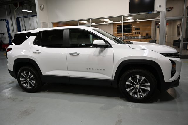 New 2026 Chevrolet Equinox LT w/ Convenience Package II image 4