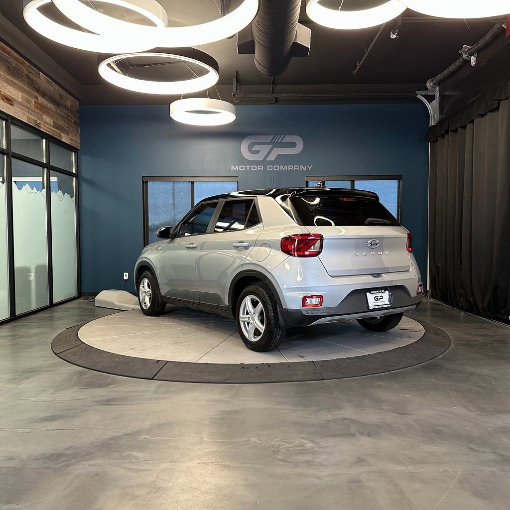 Used 2021 Hyundai Venue SE FWD image 5