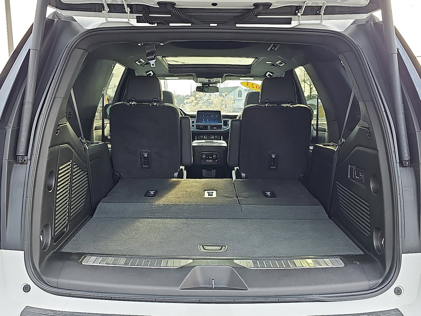 Used 2023 Chevrolet Tahoe Z71 w/ Luxury Package image 33