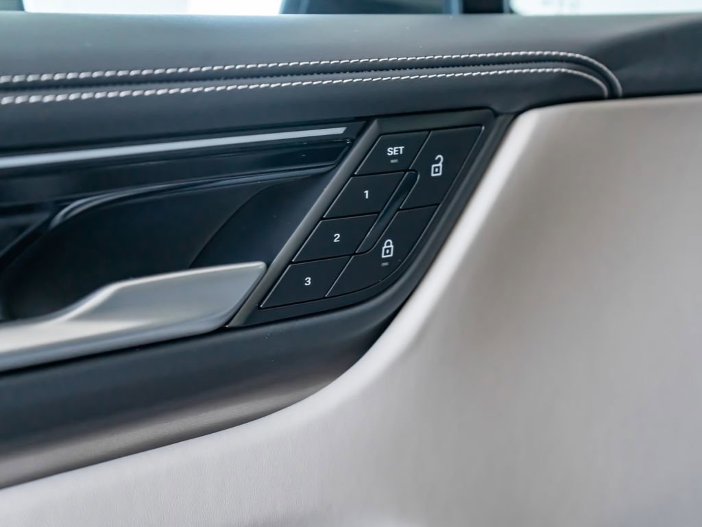 Certified 2025 Porsche Macan 4S Electric AWD/4WD image 13