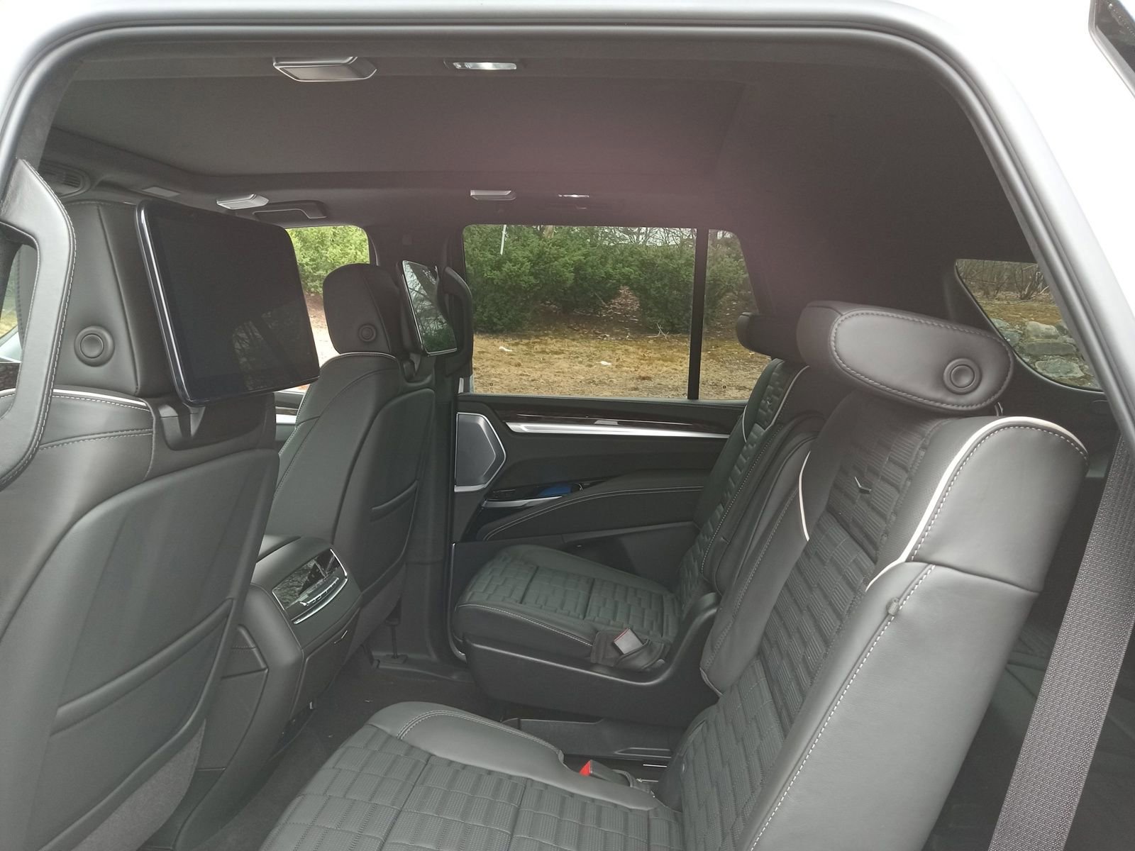 New 2026 Cadillac Escalade Platinum Sport w/ LPO, ONYX Package image 25