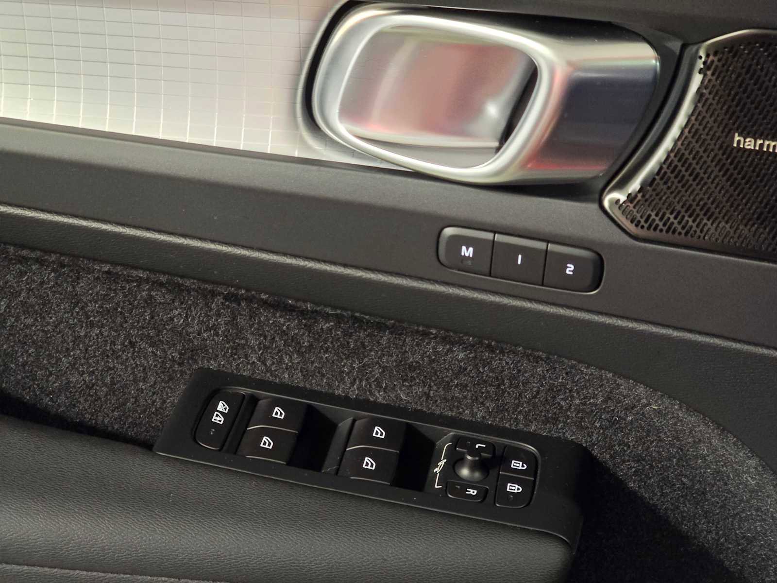 Used 2019 Volvo XC40 T5 Momentum image 23