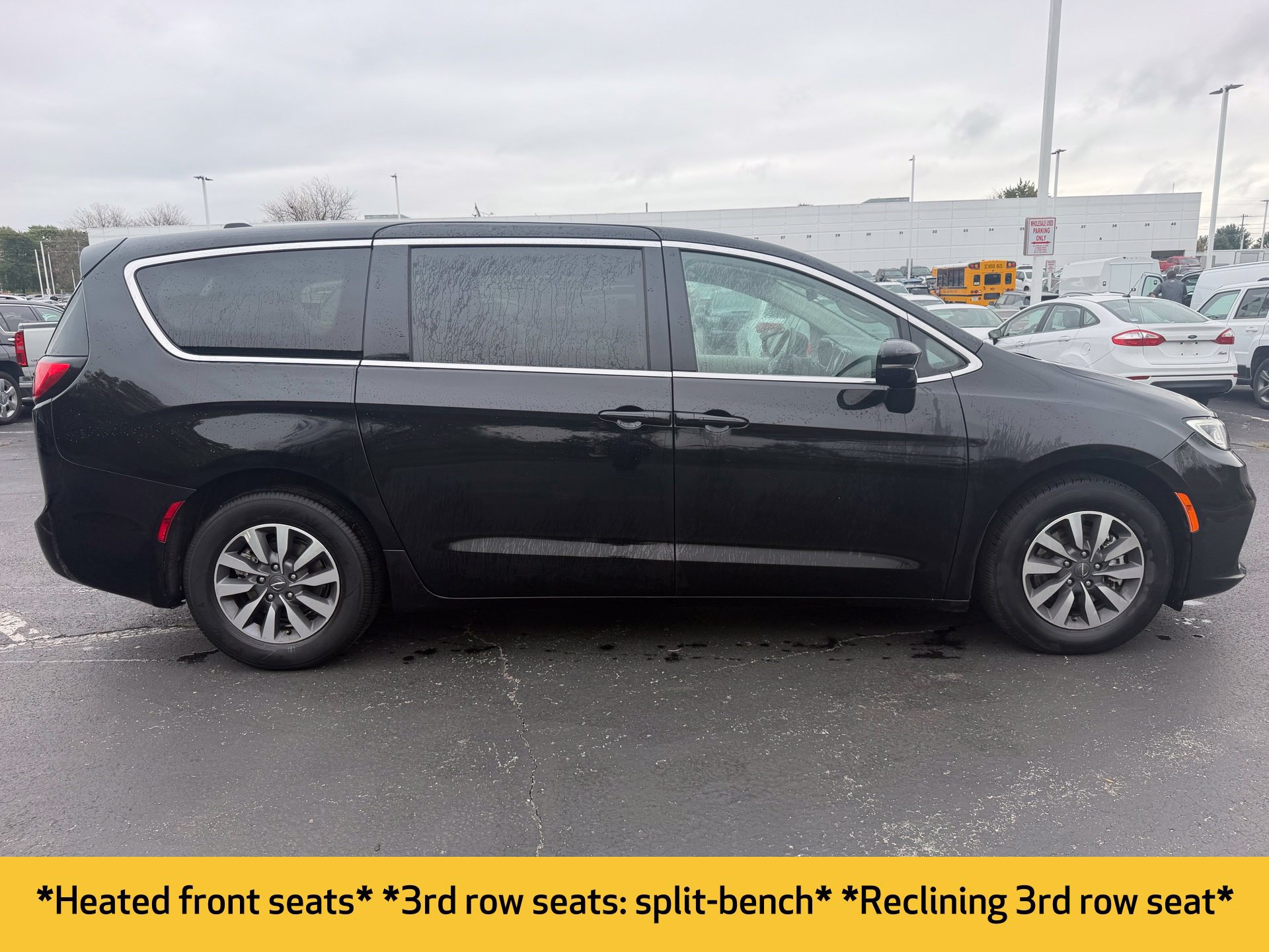 Used 2024 Chrysler Pacifica Limited FWD image 6