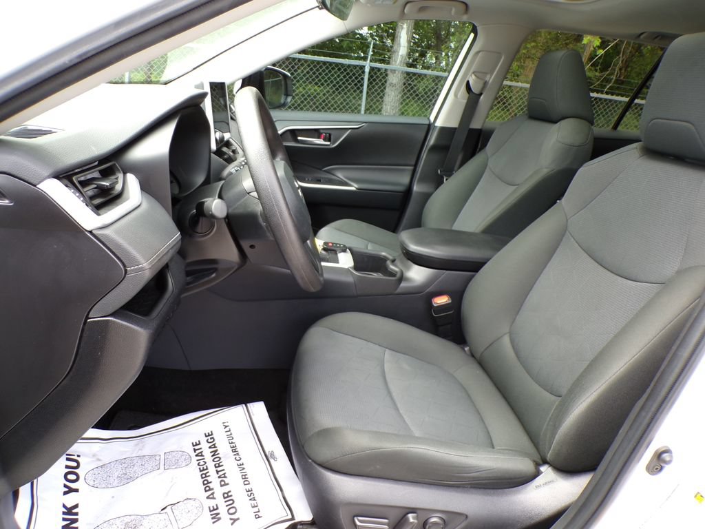 Used 2024 Toyota RAV4 XLE w/ Convenience Package FWD image 13