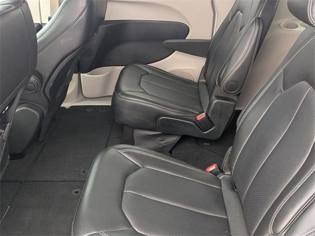 Used 2024 Chrysler Pacifica Touring-L image 25