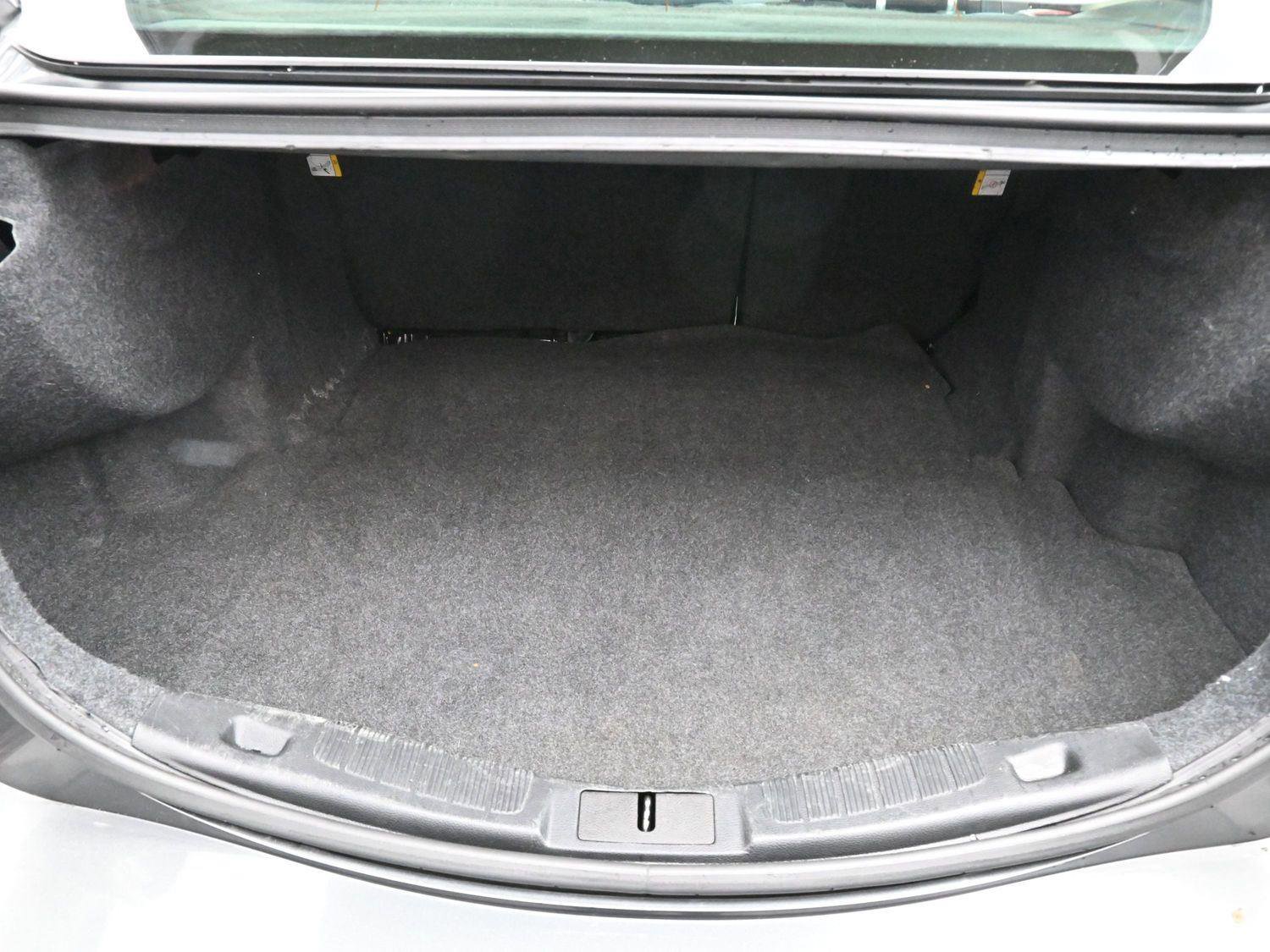 Used 2020 Ford Fusion SE image 9