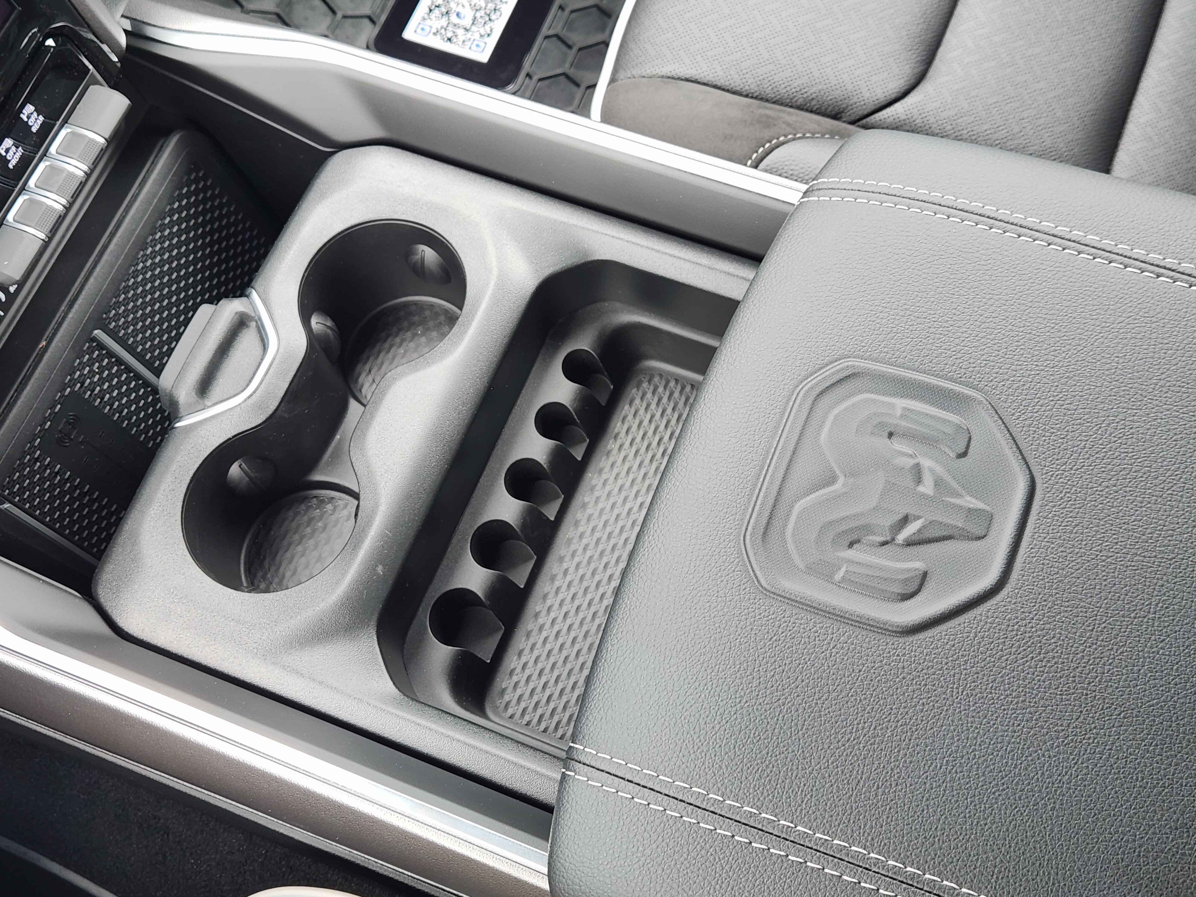 New 2026 RAM 1500 Laramie AWD/4WD image 16