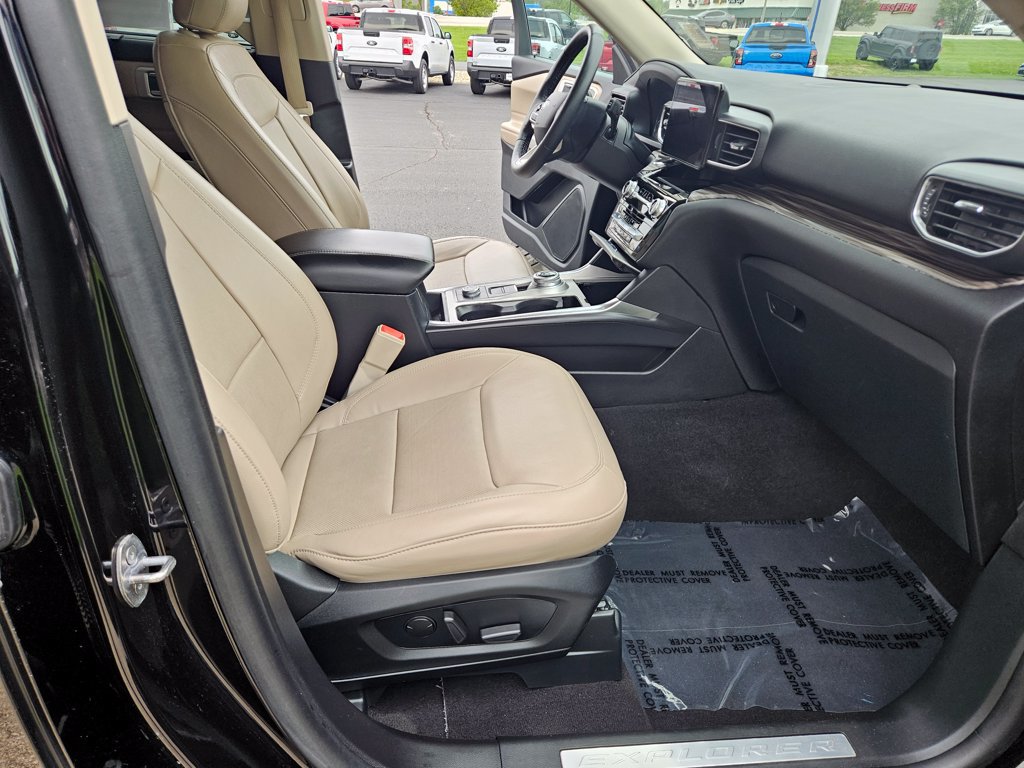 Used 2023 Ford Explorer Limited AWD/4WD image 28