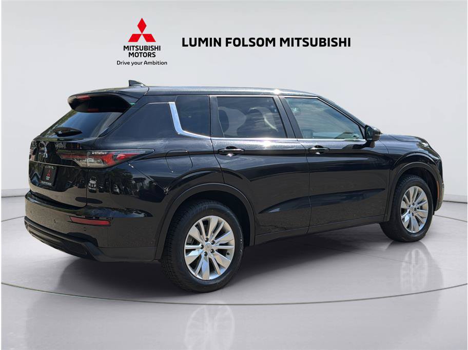 Used 2025 Mitsubishi Outlander ES FWD image 5