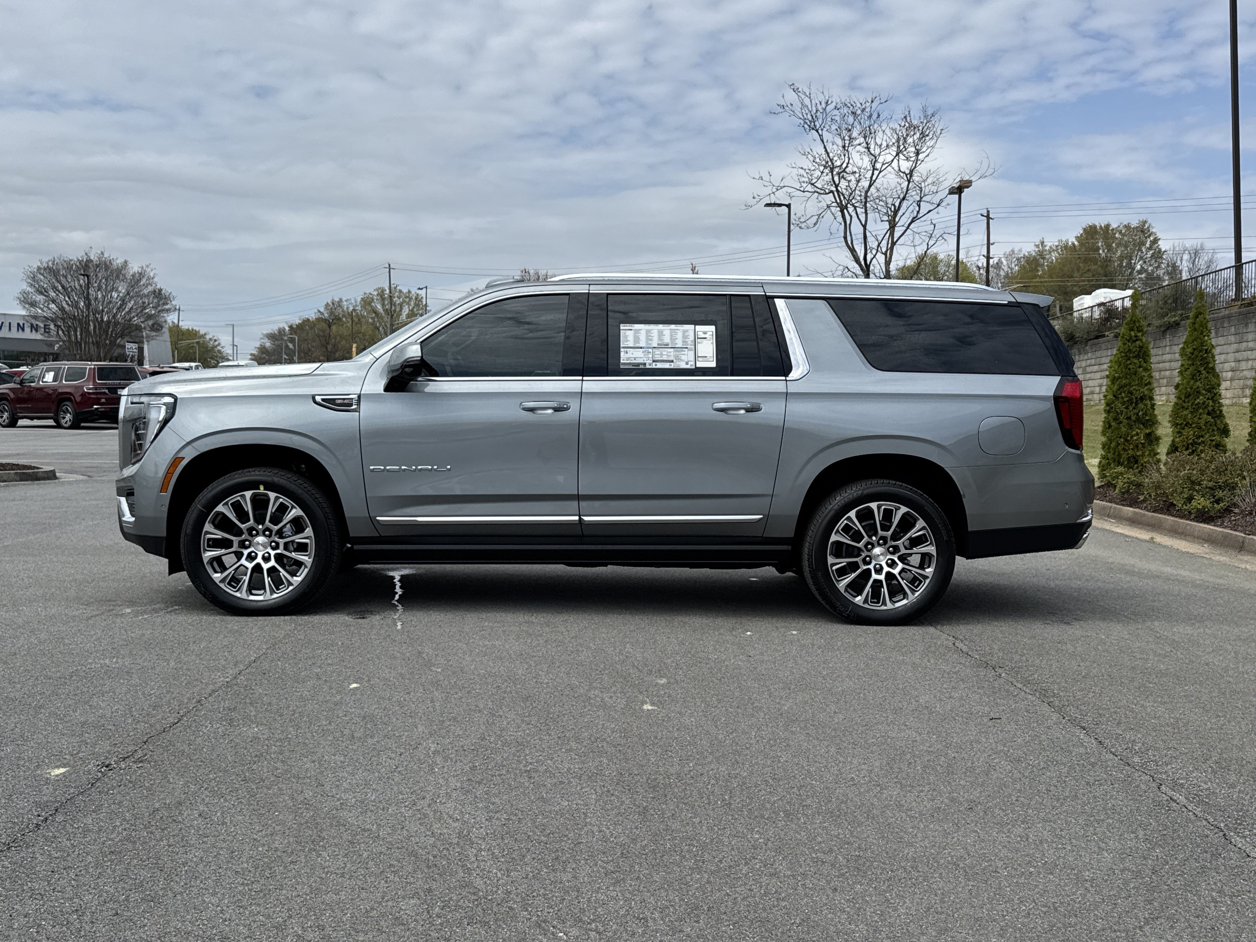 New 2026 GMC Yukon XL Denali w/ Denali Reserve Package AWD/4WD image 9
