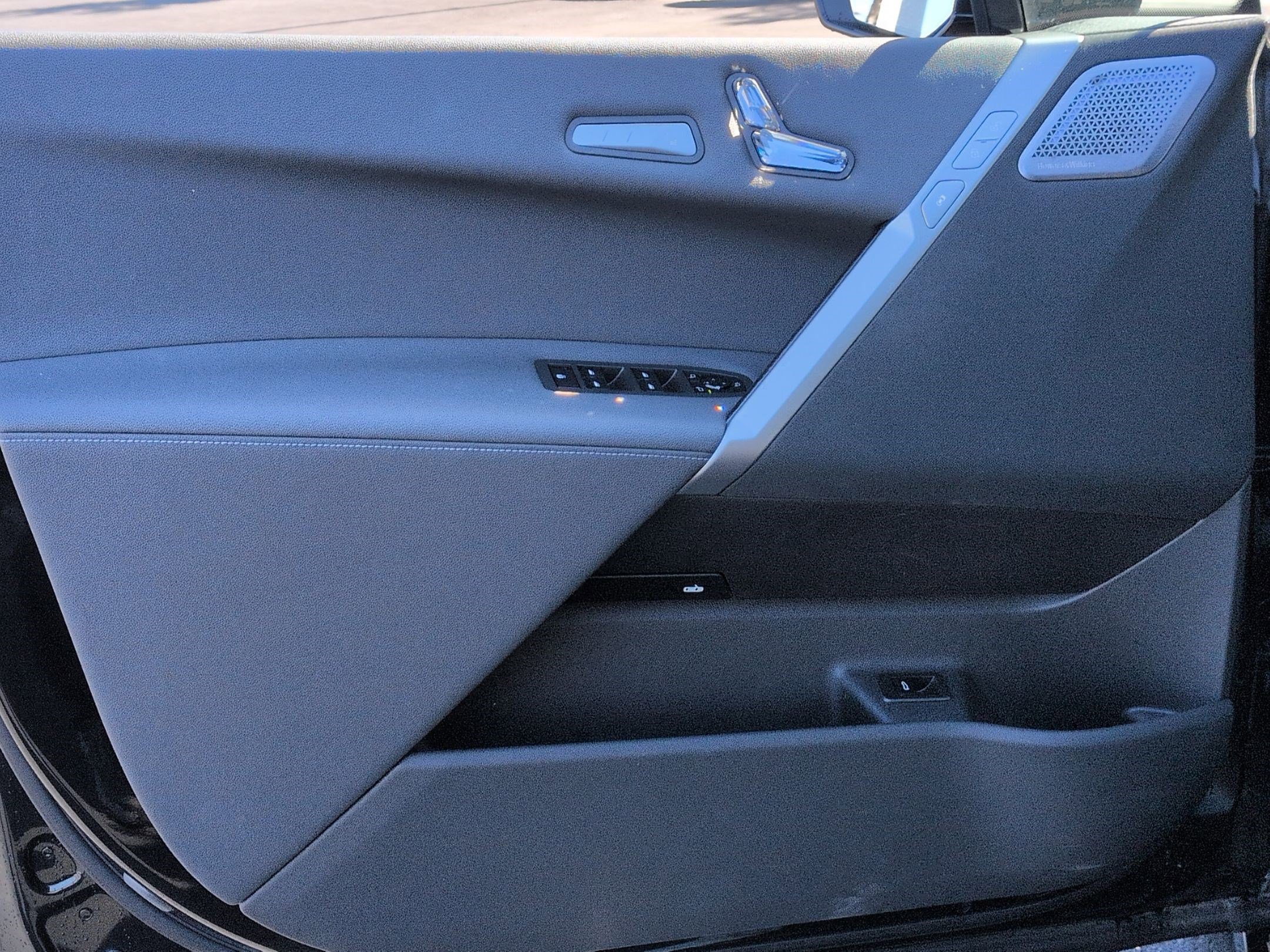 Used 2025 BMW iX M60 image 14